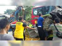 Kurang Hati-Hati di Tikungan, Truk di Tuban Picu Kecelakaan Karambol