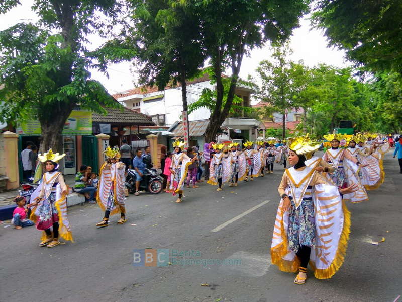 Inilah Juara Pawai Budaya 2016 Kategori SD dan SMP