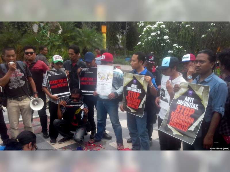 Hari TNI, Jurnalis Bojonegoro Gelar Aksi Damai