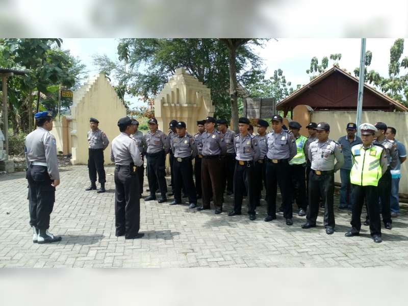 Karyawan PT Geo Cepu Indonesia Mogok Kerja, Polsek Kedewan Siagakan 1 Pleton Antisipasi Kerusuhan