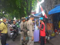 Satpol PP Tertibkan Puluhan PKL Sekitar Alun-Alun Bojonegoro
