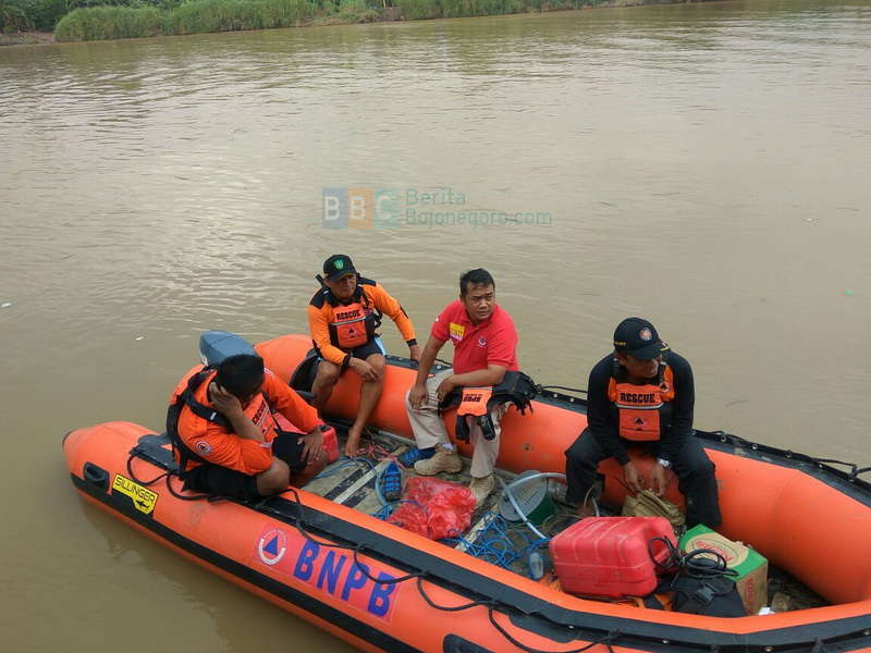 BPBD Bojonegoro Kirim Tim Pencarian Korban Perahu Terbalik