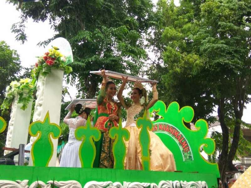 Guyuran Hujan Warnai Pawai Budaya HJB 339