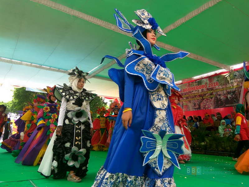 Inilah Juara Pawai Budaya 2016 Kategori SMA dan Umum