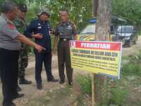 Di Kasiman, Polisi dan Tim Kabupaten Pasang Papan Penutupan Tambang