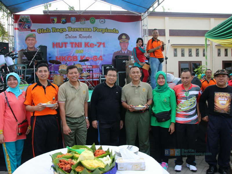 Wujudkan Soliditas Satuan, TNI-Polri Lakukan Olahraga Bersama