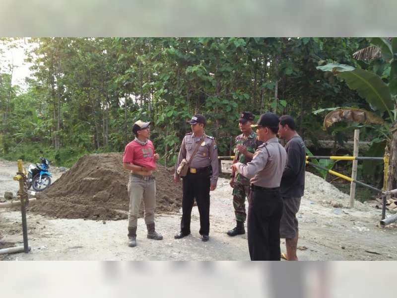 Polisi Tertibkan Tambang Pasir Tak Berizin di Kasiman