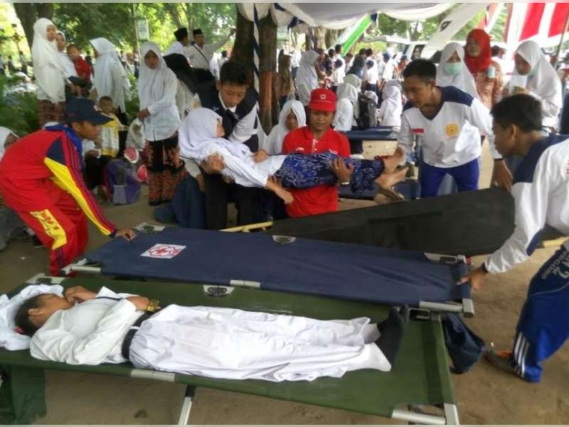 Kelelahan, 79 Peserta Upacara Hari Santri Jatuh Pingsan