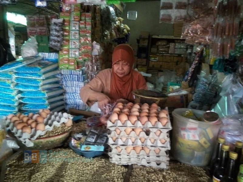 Harga Telur Ayam di Pasar Tradisional Terus Menurun