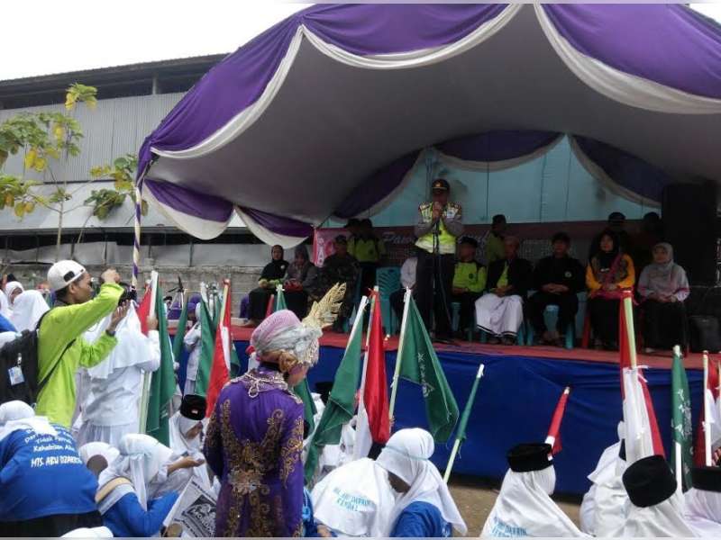 Pawai Santri di Ponpes Abu Dzarrin Diikuti Ribuan Peserta