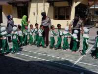 Kenali Profesi Polisi,  Siswa TK di Ngraho Berkunjung ke Mapolsek