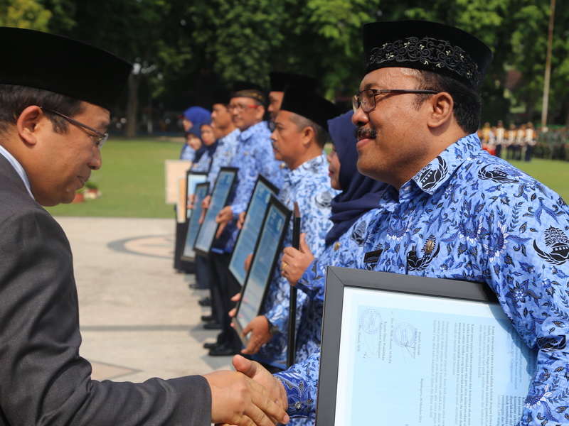 Bupati Serahkan Piagam Welas Asih