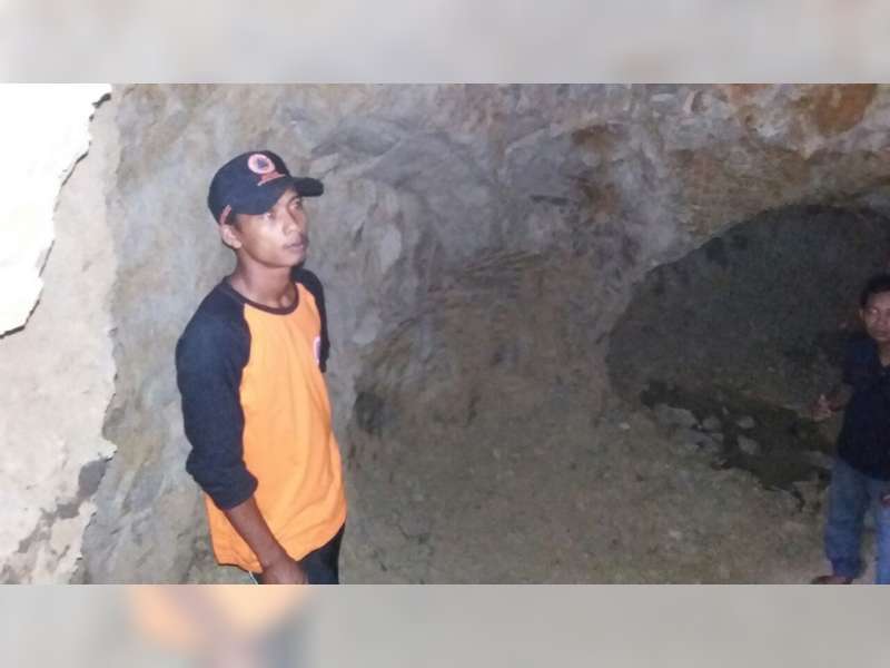 Bekas Galian Tanah Bahan Gerabah Membentuk Gua