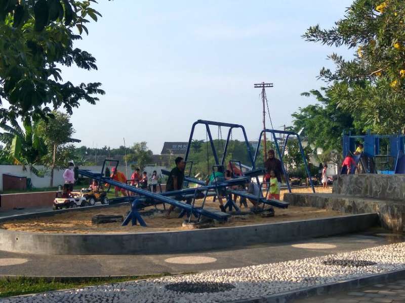 Aktivitas Minggu Pagi di Taman Rajekwesi