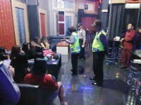 Pada Malam Terakhir, Polres Bojonegoro Sempatkan Kegiatan Preemtif di Cafe-Cafe