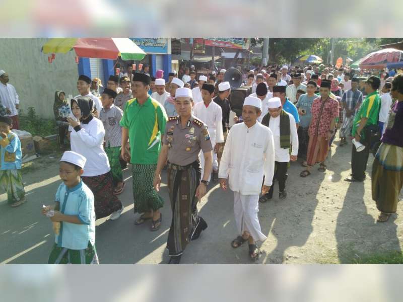 Kapolres Ikuti Mlaku Bareng Sarungan Bersama Remas