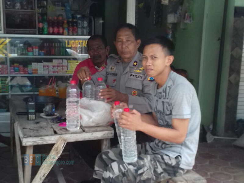 Polsek Kota Amankan 30 Liter Miras Jenis Arak dari 3 Warung