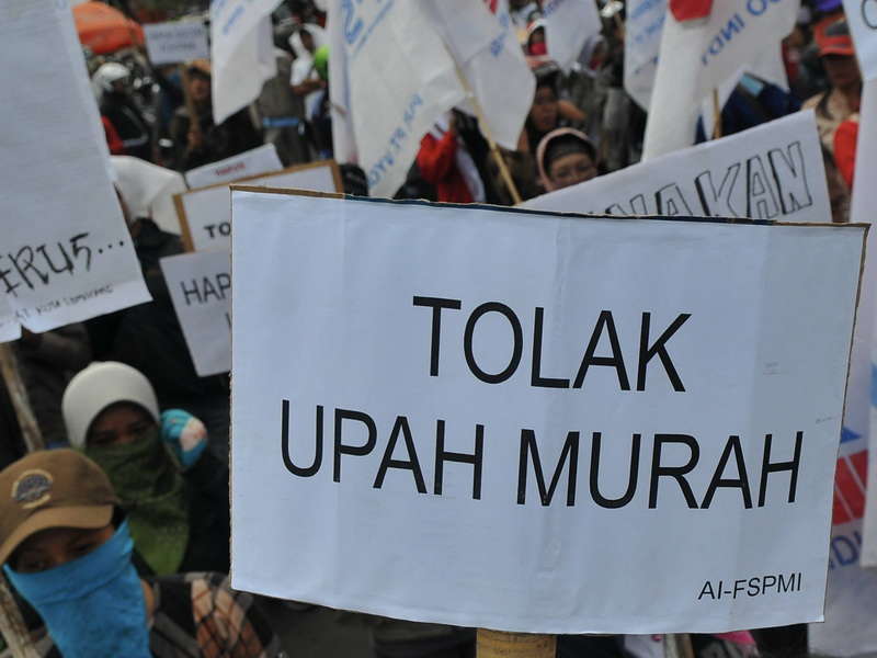 Disnakertransos Berharap UMK 2017 Naik, Tapi Sedikit Saja