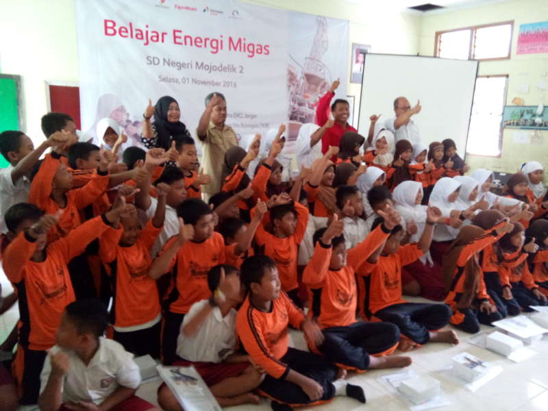 Siswa SDN Mojodelik 2 Gembira Ikuti Kegiatan Belajar Energi Migas