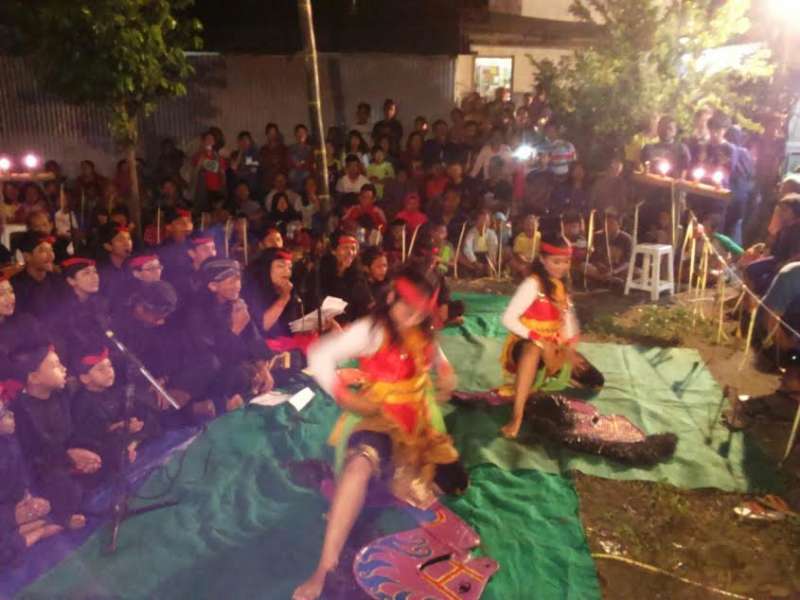 Sandur Kembang Desa Angkat Tema Tahu dan Batu Bata di Ledokkulon