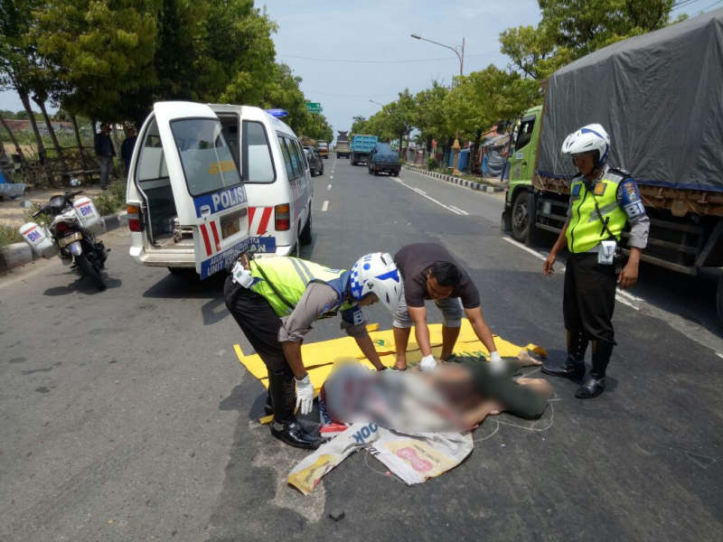 Tabrakan dengan Dump Truk, Pengendara Motor di Tuban Tewas di Tempat