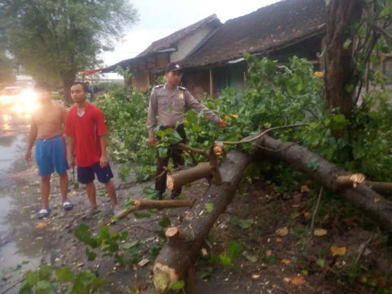 Belasan Rumah di Gayam Rusak Akibat Terjangan Angin Kencang