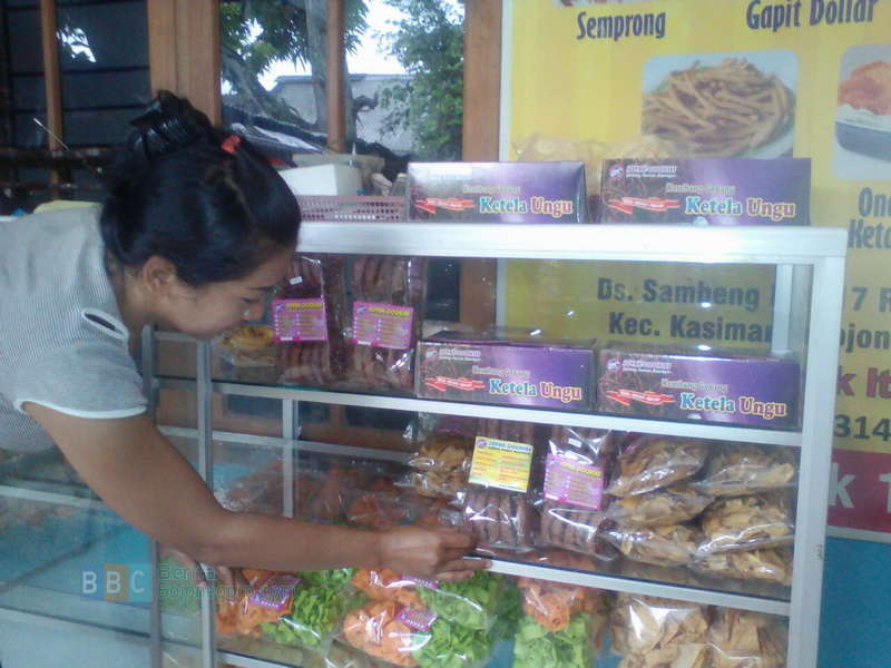 Camilan Kembang Goyang Ketela Ungu Tembus Manca Negara