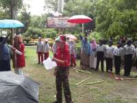 Totalitas, Siswa SD Bermain Teater di Bawah Guyuran Hujan