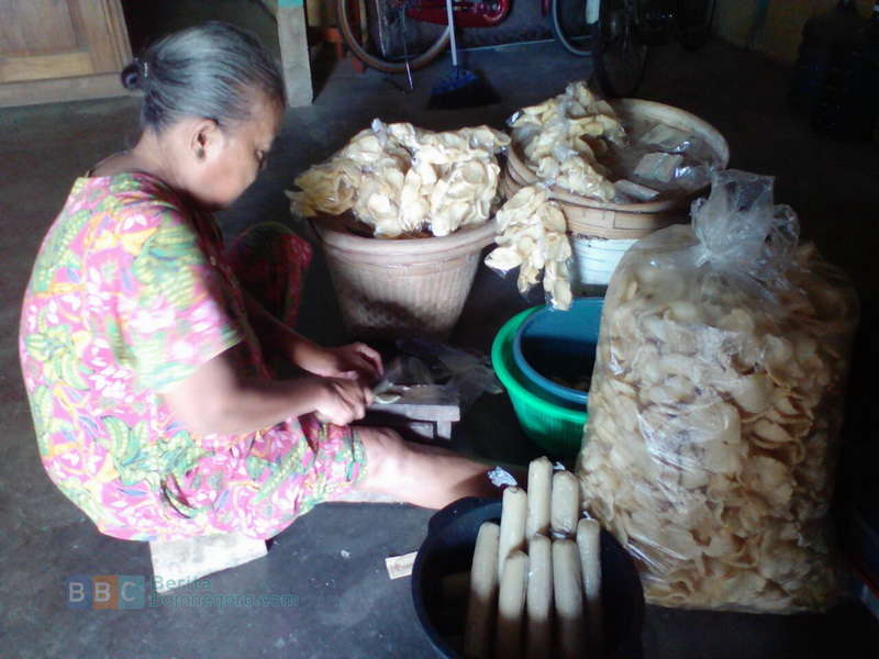 Ingin Kerupuk Buatannya Dicicipi Bupati Bojonegoro