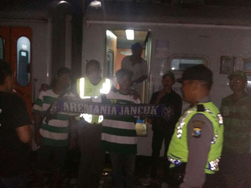 Polres Bojonegoro Amankan Kepulangan Bonek di Stasiun Bojonegoro