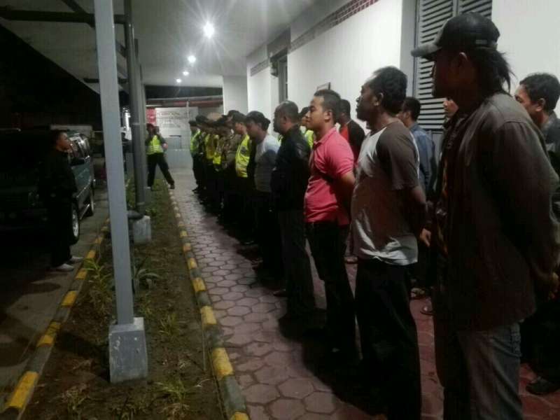 Kapolres Pantau Langsung Kepulangan Bonek Lewati Bojonegoro