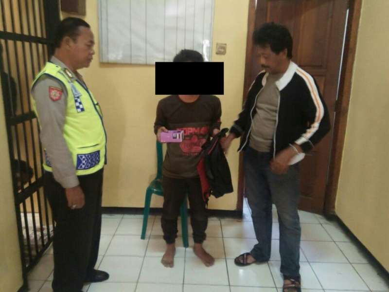 Sembunyi di Plafon Konter, Maling HP Diringkus Polisi