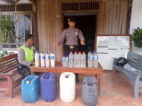 22,4 Liter Arak dan 122 Liter Tuak Diamankan Polsek Tambakrejo