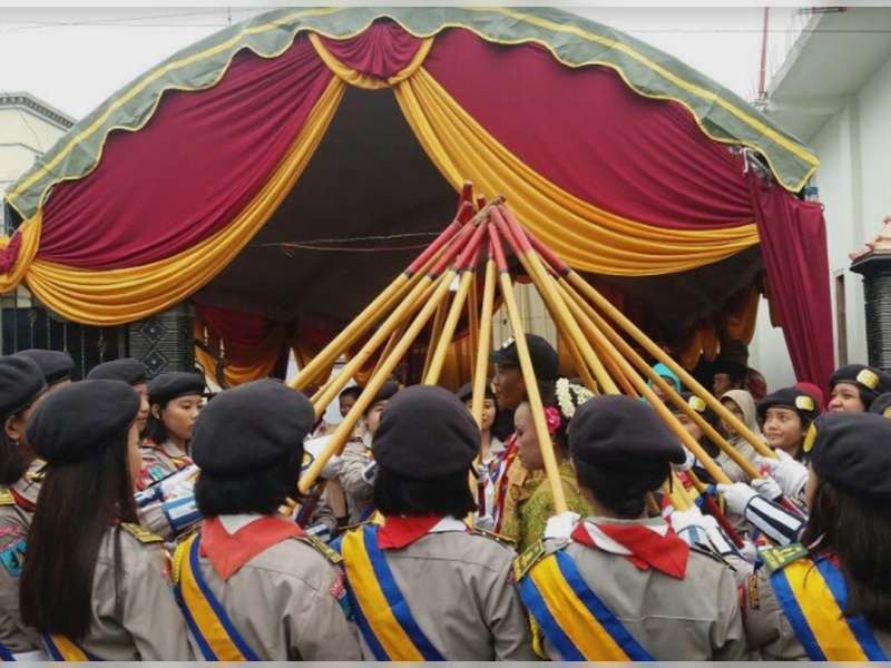 Upacara Tongkat Pora Pramuka di Hari Pernikahan