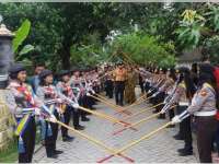 Cinta Pramuka, Pernikahan di Kedungadem Pakai Upacara Tongkat Pora