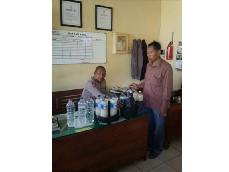 Razia di 3 Warung, Polsek Kota Amankan 16 Botol Miras