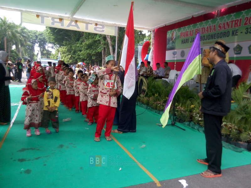 45 Regu Ramaikan Pawai Budaya Santri Bojonegoro