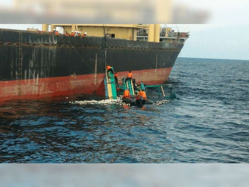 Tim SAR Angkat Anjungan dan Buritan KM Mulya Sejati