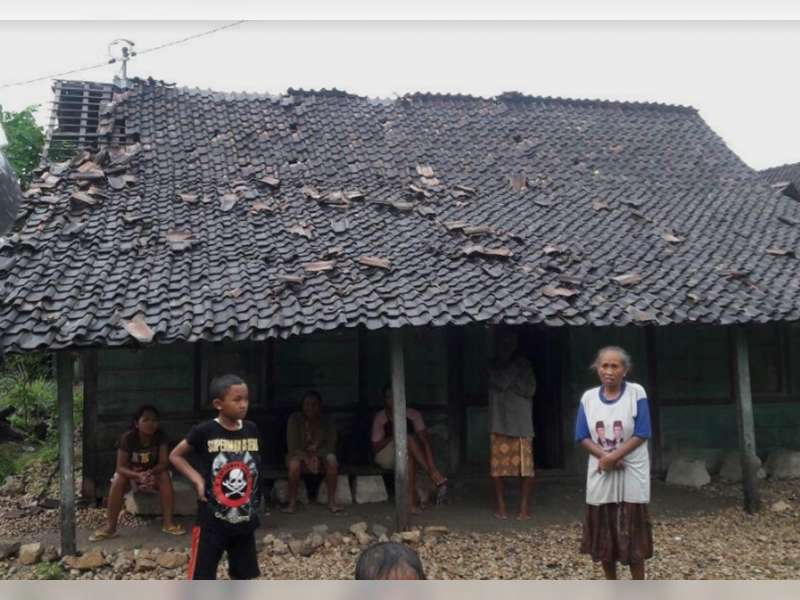 Angin Puting Beliung Porak Porandakan Rumah Warga Tambakrejo