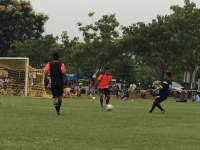 Pupuk Keakraban, EMCL Gelar Laga Persahabatan Sepak Bola dengan Pemdes Mojodelik