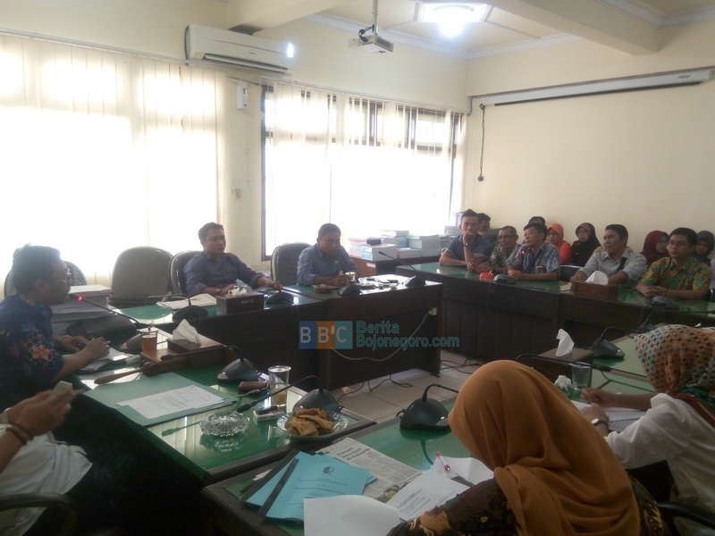 Karyawan Pabrik Rokok 369 Mengadu ke Dewan