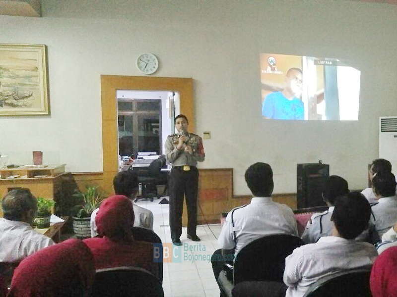 Kapolres Kenalkan CAS Kepada Direksi dan Karyawan Bank Jatim