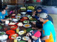 Padukan Kesegaran Gurami Asam Manis dan Sejuknya Persawahan