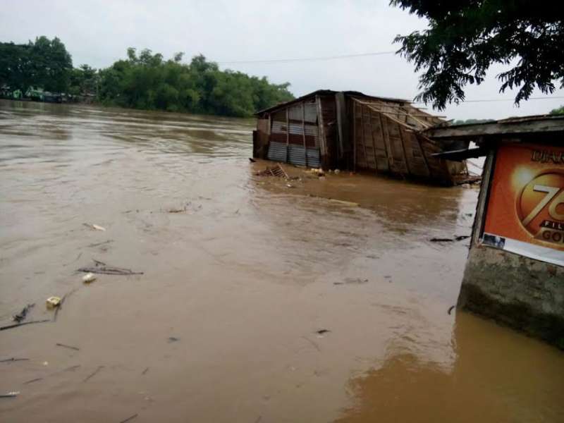 Rumah Berjalan di Atas Air Bengawan Solo