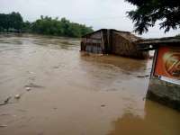 Rumah Berjalan di Atas Air Bengawan Solo