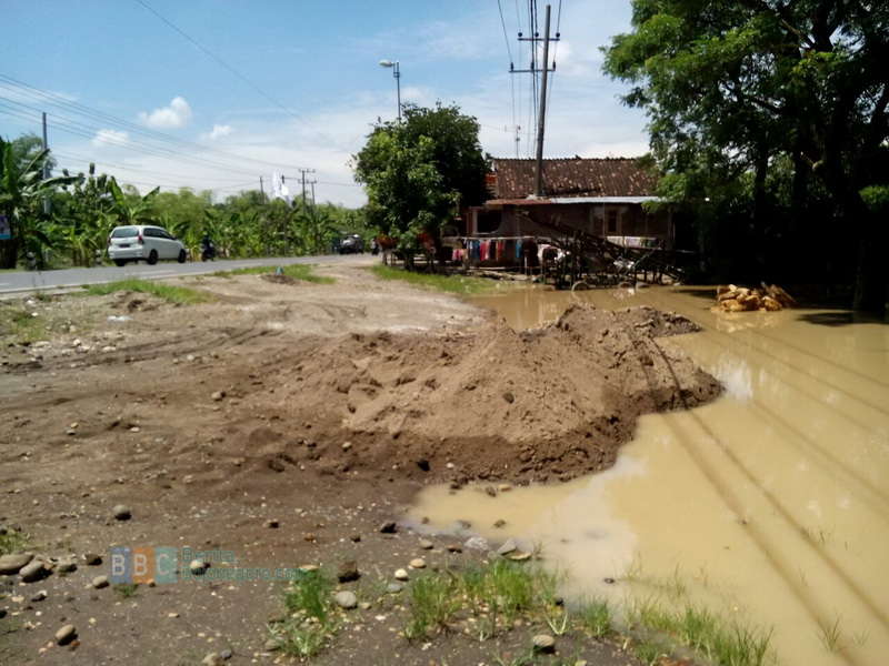 Banjir Luapan Bengawan Solo Nyaris Genangi Jalan Raya Bojonegoro-Cepu