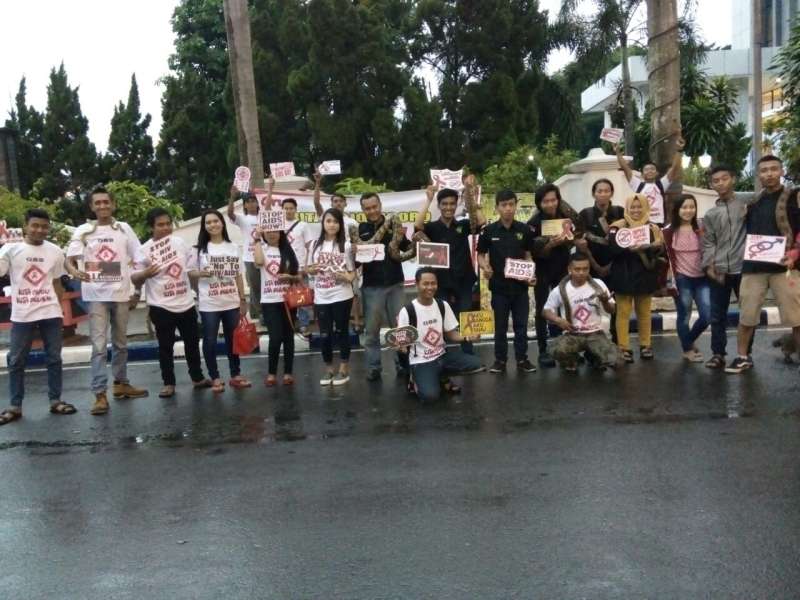 GBB dan ALB Gelar Aksi Peringatan Hari Aids sedunia Di Alun-alun Bojonegoro