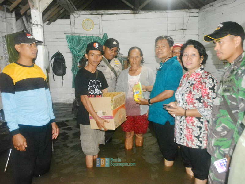 Kuswiyanto Bagikan Bantuan Korban Banjir di Kalitidu