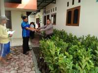 Disperta Bagikan Ribuan Bibit Jambu Biji Kristal pada Kelompok Tani