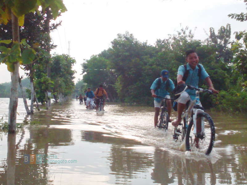 Nikmati Kolam Renang Gratis Sepuasnya